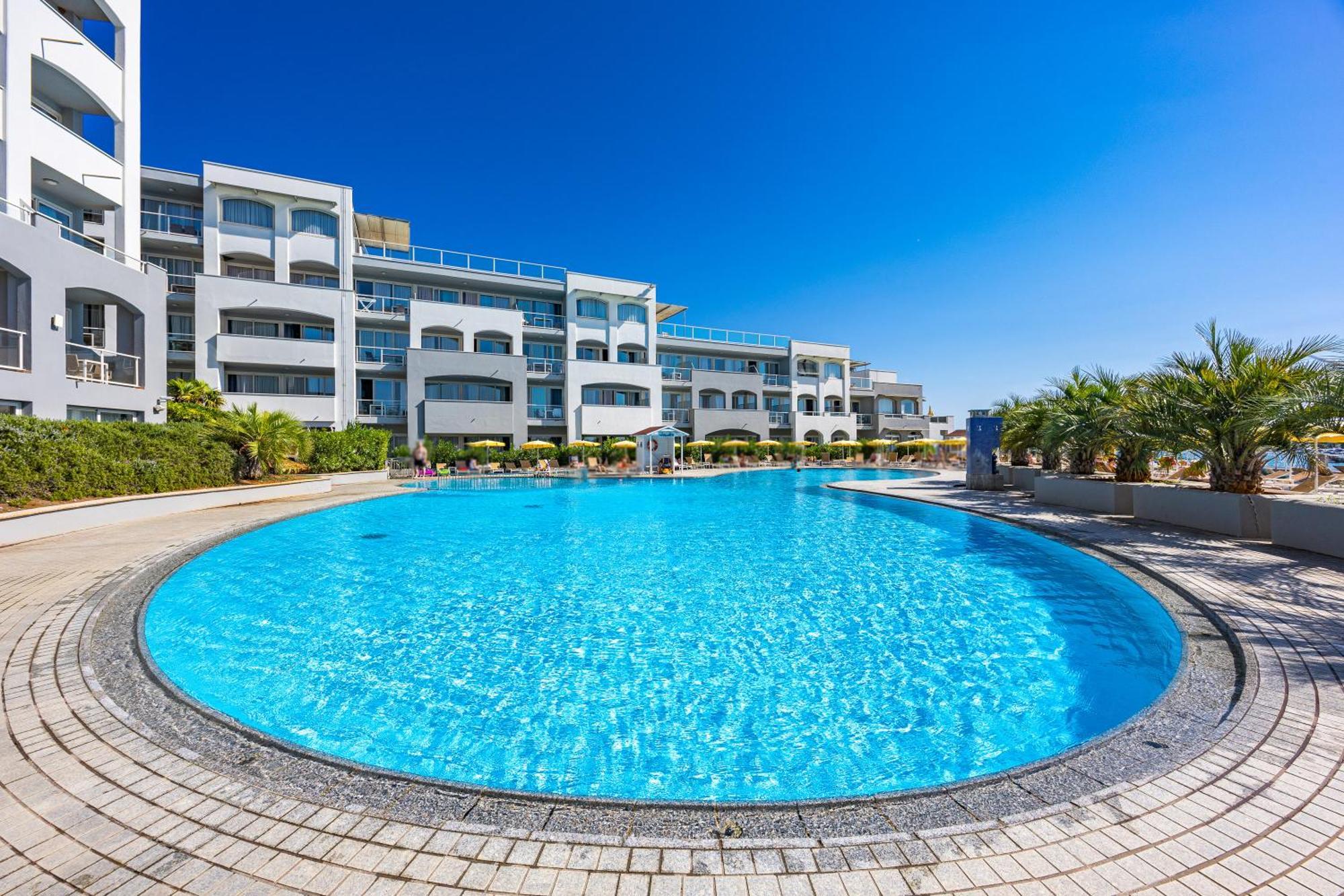 Family Resort Del Mar Banjole Exterior photo