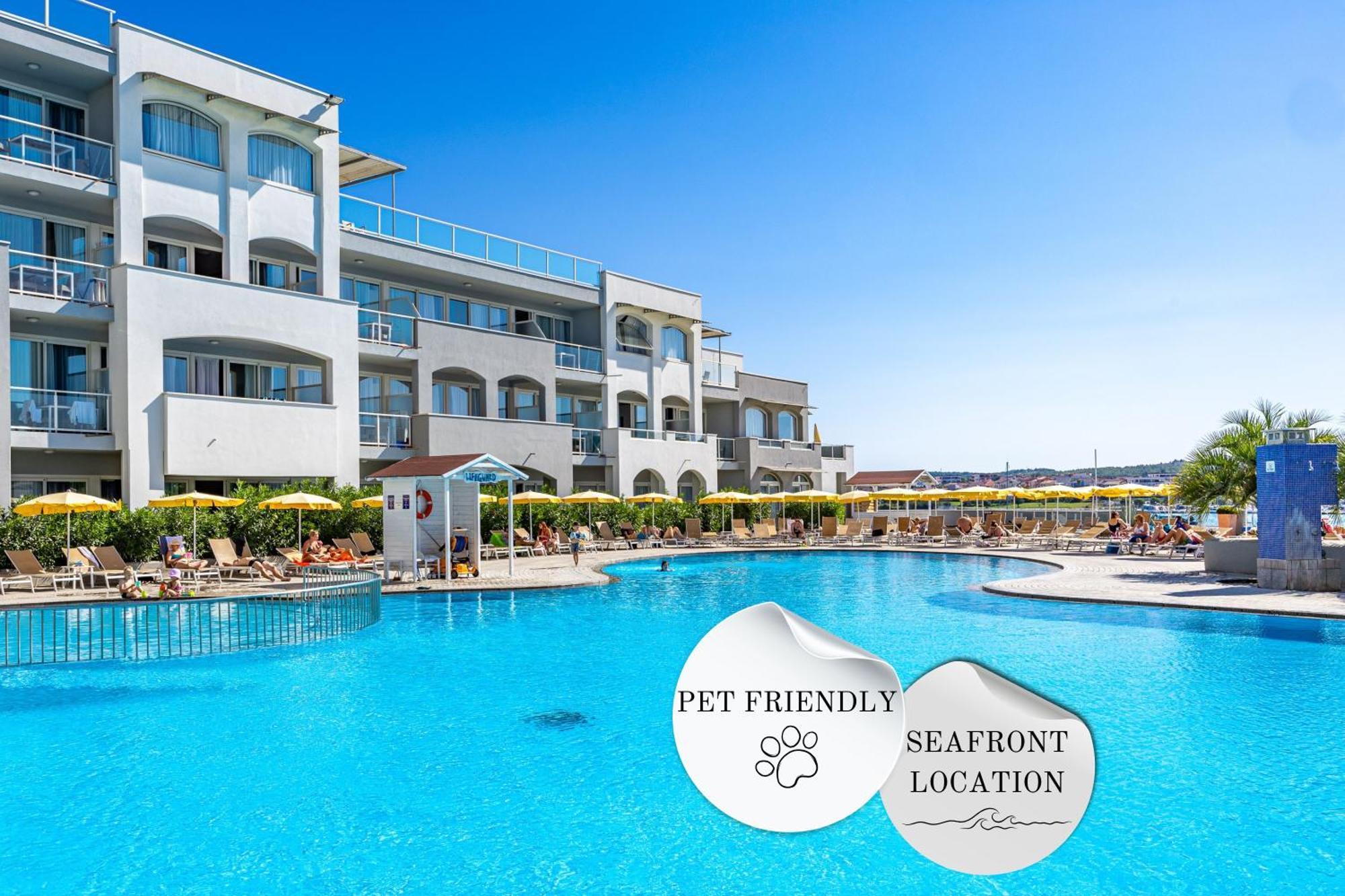 Family Resort Del Mar Banjole Exterior photo